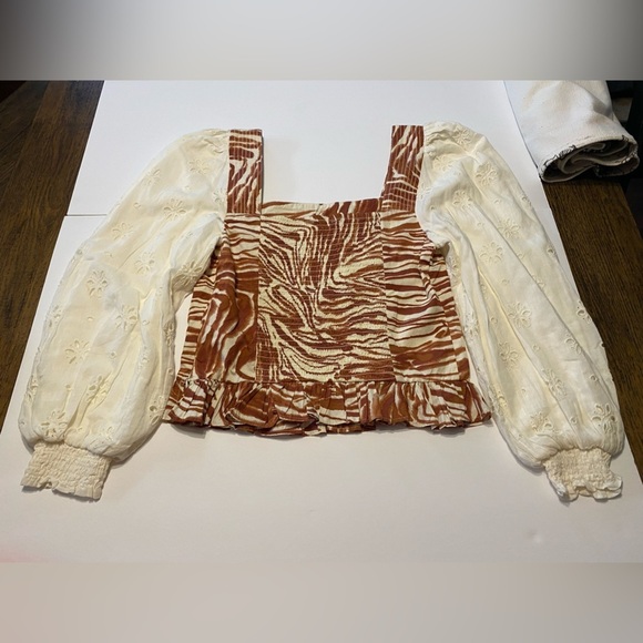 Love The Label Mixed Media Animal Print Lace Puff Sleeve Top B1 - Picture 3 of 6